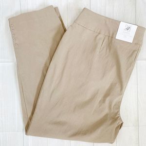 NWT Roz & Ali Tan Crop Slacks
